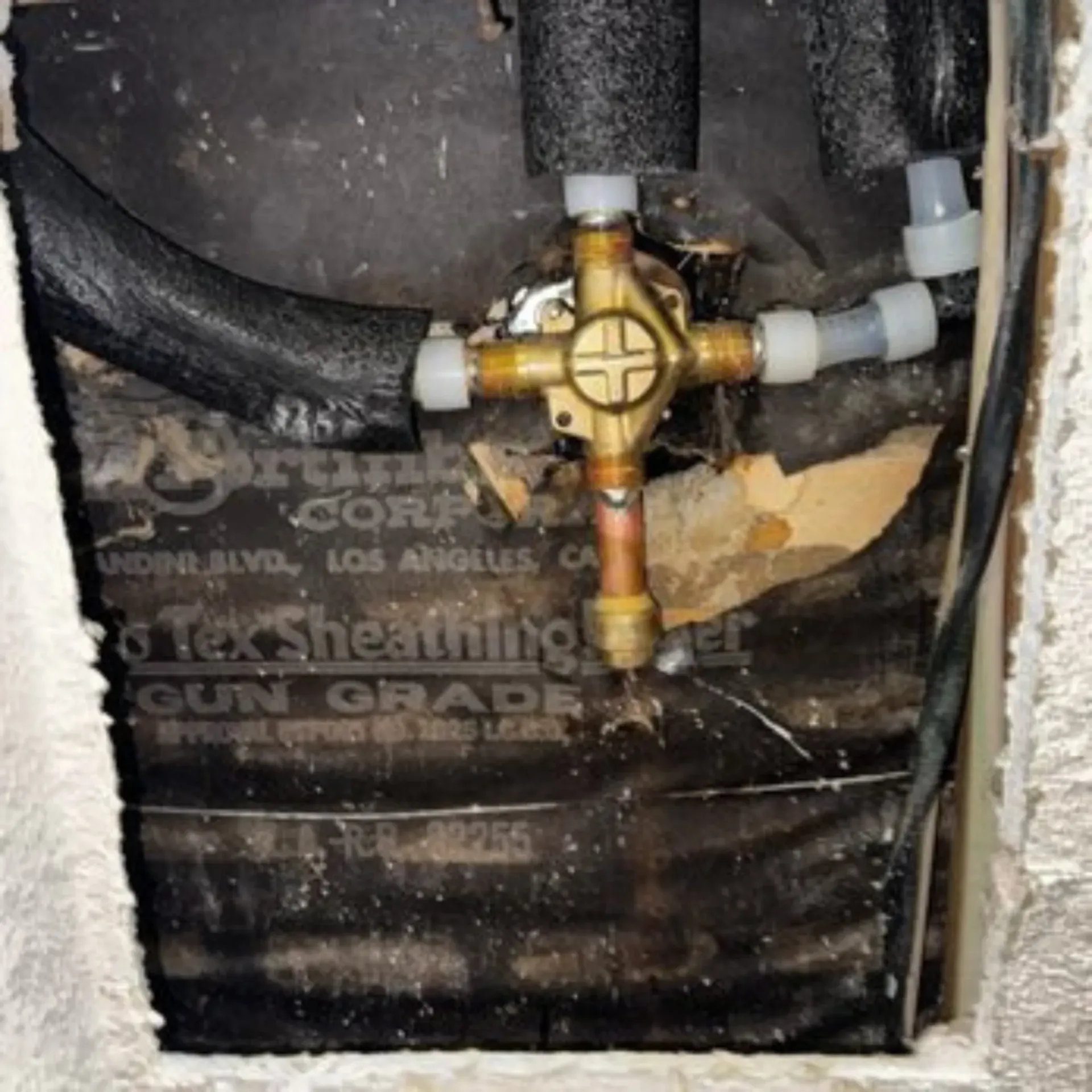 Gas line fitting